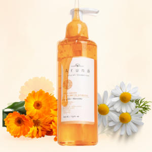 Jabón limpiador facial natural Aruna de caléndula y manzanilla para limpieza facial profunda y suave.